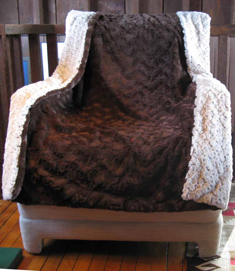 Blanket Throw in Brown Rosebud/Cuddly Brown Faux Fur